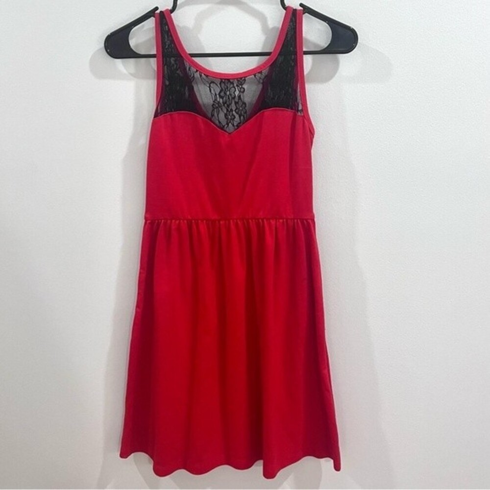 Red and black lace yoke sweetheart neckline dress size medium